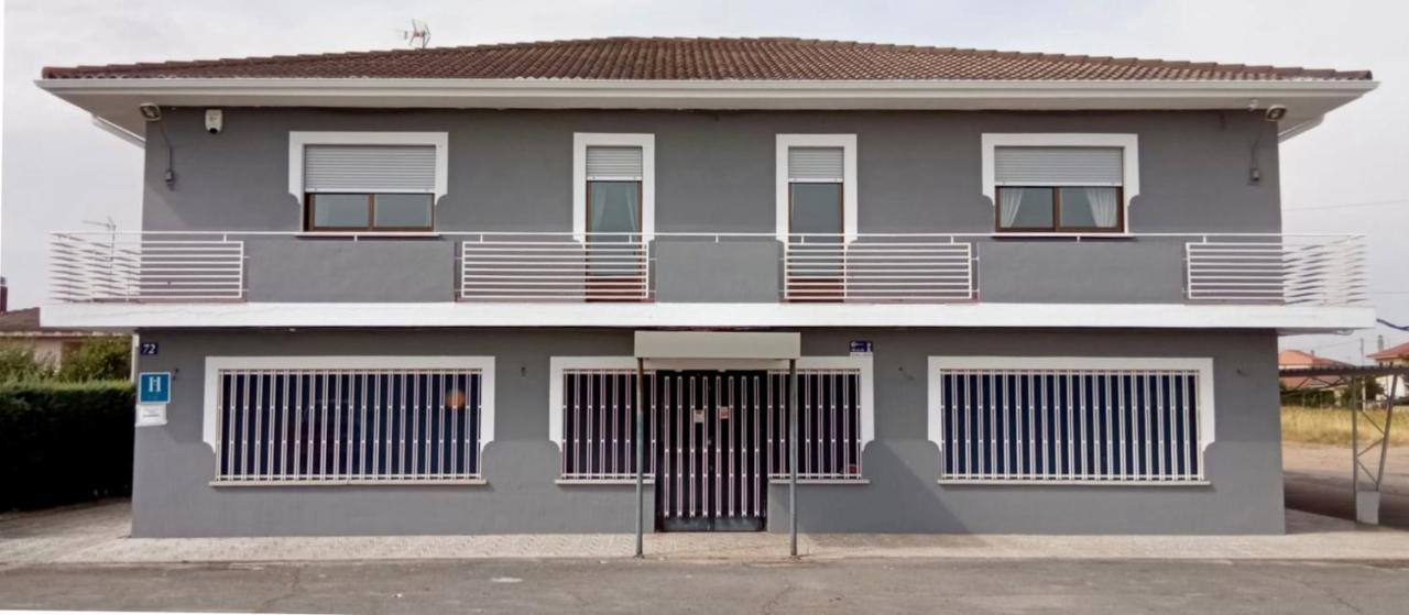 La Villa Hostal Calvarrasa de Abajo Bagian luar foto